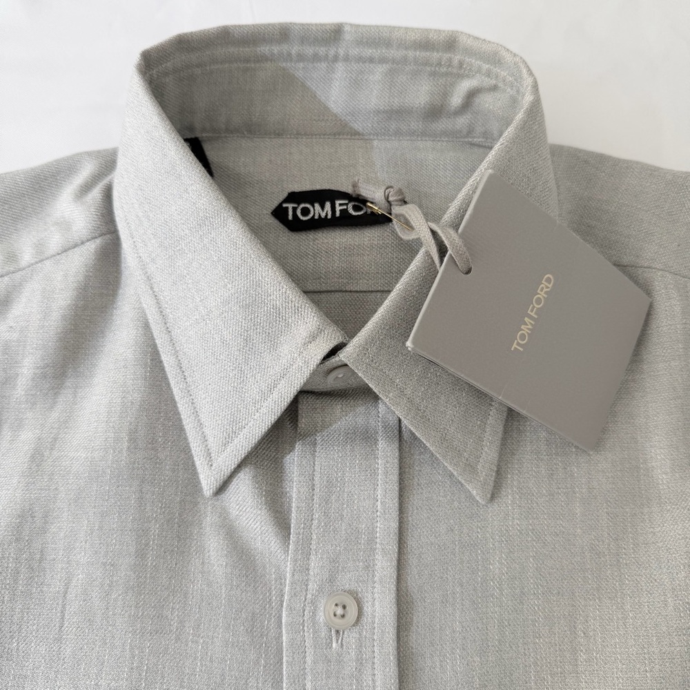 Tom Ford NWT Men’s Dress Shirt Size: 40 / 15 3/4 - Gorgeous silver grey sheen